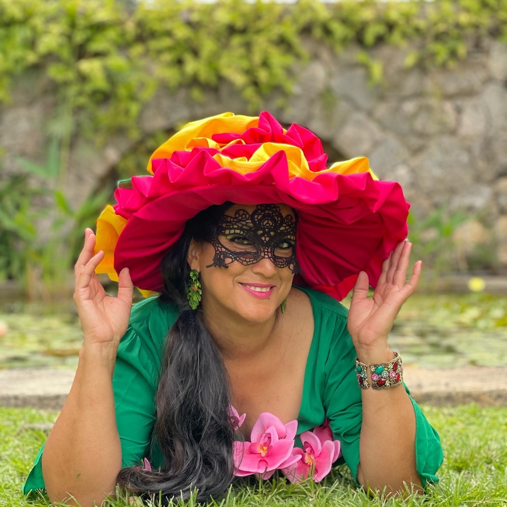Flower hat. - Picture 2 of 9
